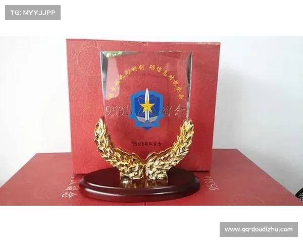 河源联赛组委会为获奖队伍颁发奖杯奖牌